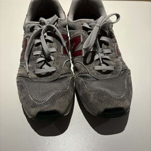 New Balance Men's Gray and Red Sneakers Size 10 5